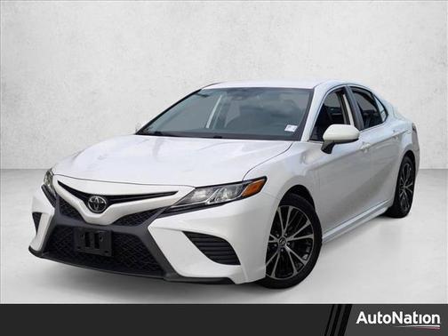 Super White 2019 Toyota Camry SE