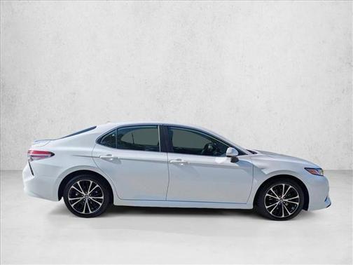 Super White 2019 Toyota Camry SE