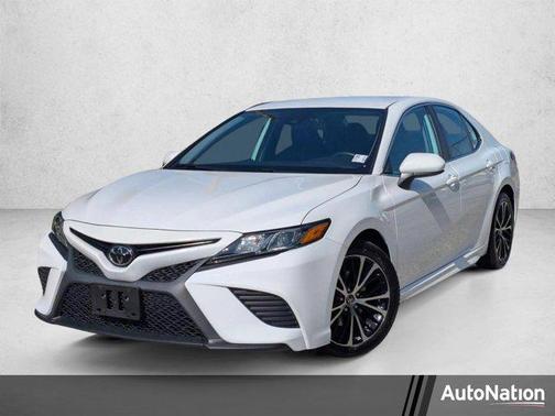 Super White 2019 Toyota Camry SE