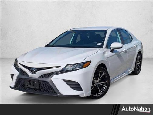 Super White 2019 Toyota Camry SE