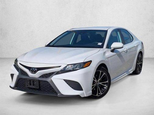 Super White 2019 Toyota Camry SE