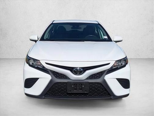 Super White 2019 Toyota Camry SE