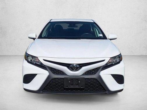 Super White 2019 Toyota Camry SE