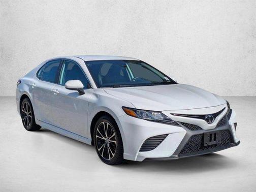 Super White 2019 Toyota Camry SE