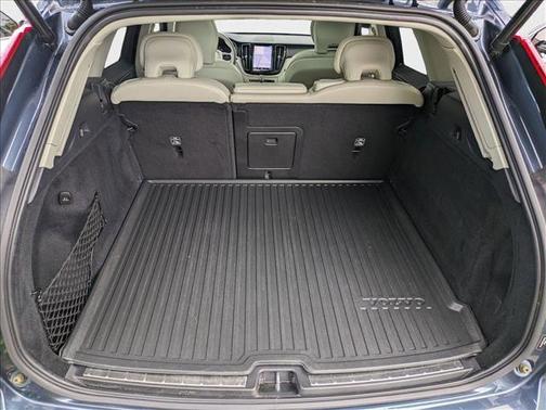 2023 Volvo XC60 B5 Ultimate Dark Theme