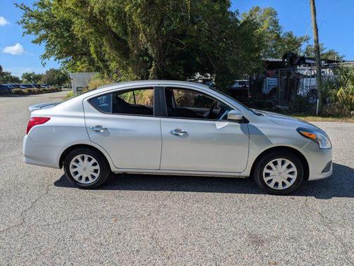 Brilliant Silver Metallic 2019 Nissan Versa 1.6 SV