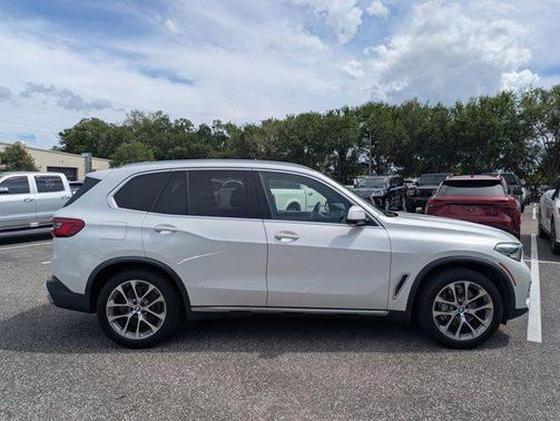 Mineral White Metallic 2019 BMW X5 xDrive40i