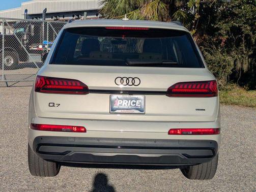 2023 Audi Q7 45 Premium Plus