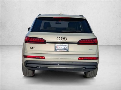 2023 Audi Q7 45 Premium Plus