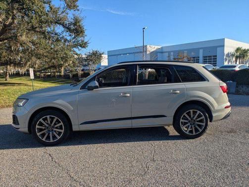 2023 Audi Q7 45 Premium Plus