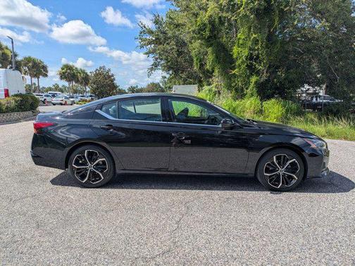 2023 Nissan Altima SR FWD
