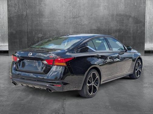 2023 Nissan Altima SR FWD