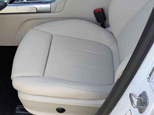Polar White 2026 Mercedes-Benz GLB 250 Base