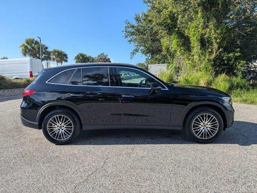 2025 Mercedes-Benz GLC 300 Base