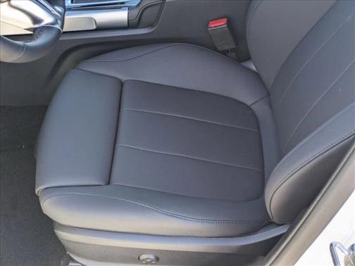 Polar White 2026 Mercedes-Benz GLB 250 Base