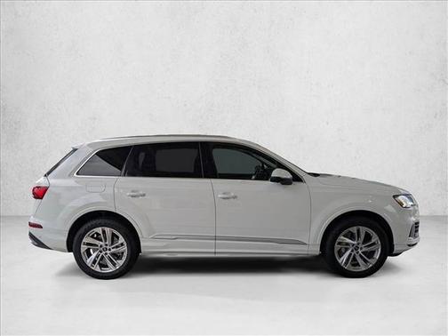 2024 Audi Q7 55 Premium Plus
