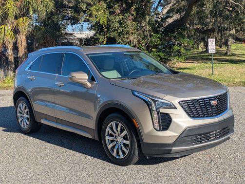 2022 Cadillac XT4 Premium Luxury