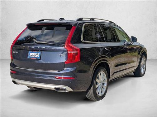 2016 Volvo XC90 T6 Momentum