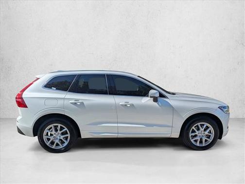 Crystal White Pearl Metallic 2019 Volvo XC60 T5 Momentum