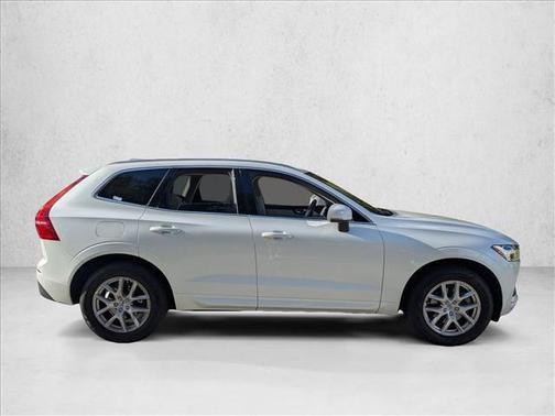 Crystal White Pearl Metallic 2019 Volvo XC60 T5 Momentum