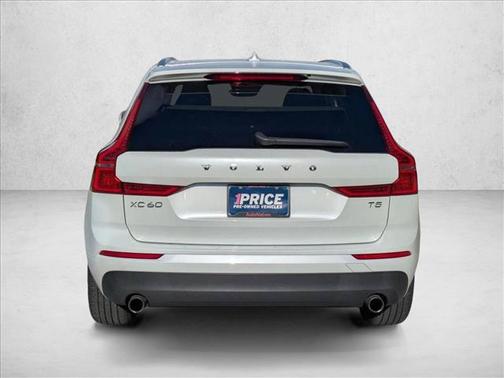 Crystal White Pearl Metallic 2019 Volvo XC60 T5 Momentum