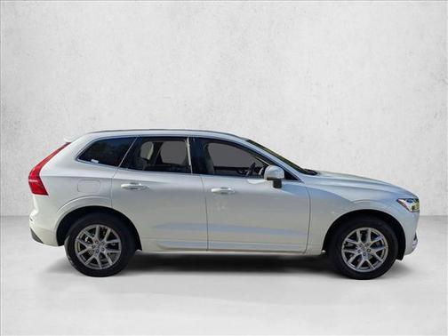 Crystal White Pearl Metallic 2019 Volvo XC60 T5 Momentum