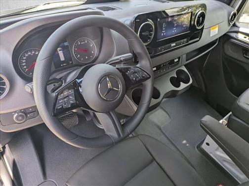 2025 Mercedes-Benz Sprinter 2500 Standard Roof