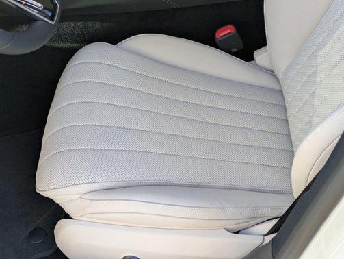 MANUFAKTUR Moonlight White Metallic 2026 Mercedes-Benz E-Class 4MATIC