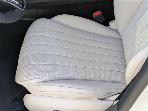 MANUFAKTUR Moonlight White Metallic 2026 Mercedes-Benz E-Class 4MATIC