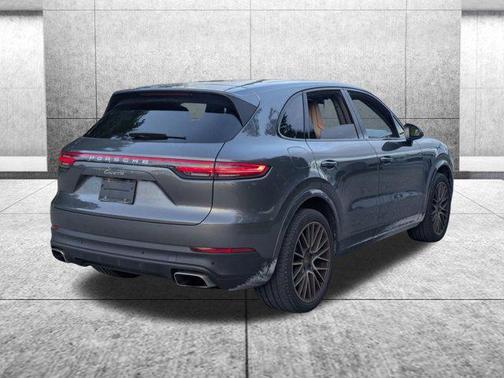 Chalk 2023 Porsche Cayenne Platinum Edition