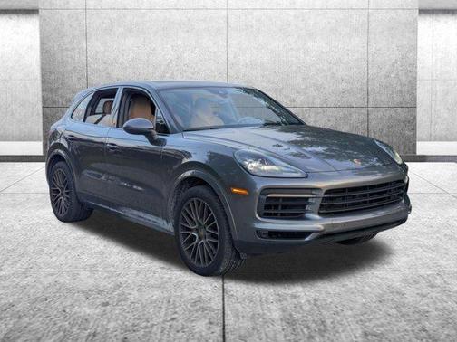 Chalk 2023 Porsche Cayenne Platinum Edition