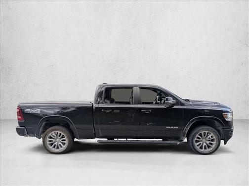 Diamond Black Crystal Pearlcoat 2022 RAM 1500 Laramie