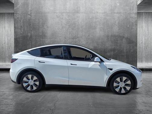 2022 Tesla Model Y Long Range Dual Motor All-Wheel Drive