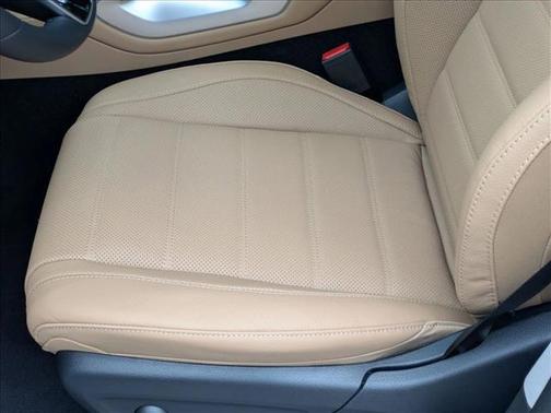 MANUFAKTUR Moonlight White Metallic 2026 Mercedes-Benz GLE 450 4MATIC