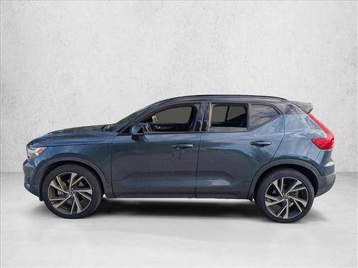 Denim Blue Metallic 2022 Volvo XC40 T5 R-Design