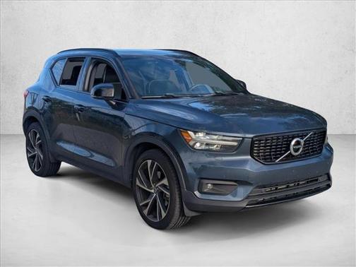 Denim Blue Metallic 2022 Volvo XC40 T5 R-Design
