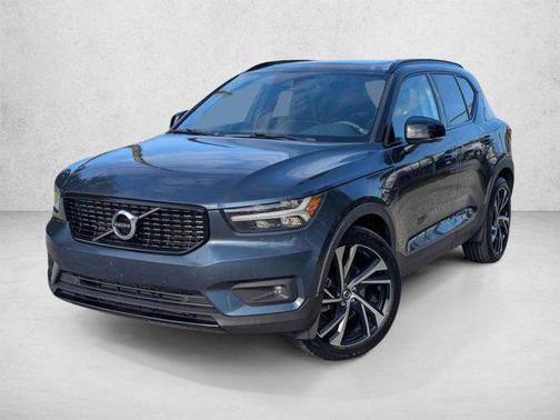 Denim Blue Metallic 2022 Volvo XC40 T5 R-Design