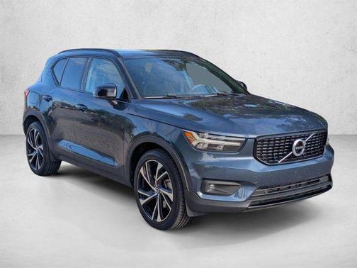 Denim Blue Metallic 2022 Volvo XC40 T5 R-Design
