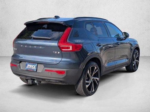Denim Blue Metallic 2022 Volvo XC40 T5 R-Design