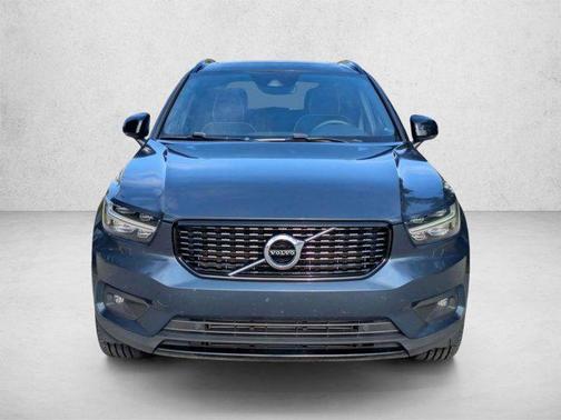 Denim Blue Metallic 2022 Volvo XC40 T5 R-Design