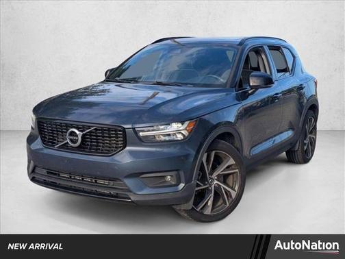 Denim Blue Metallic 2022 Volvo XC40 T5 R-Design