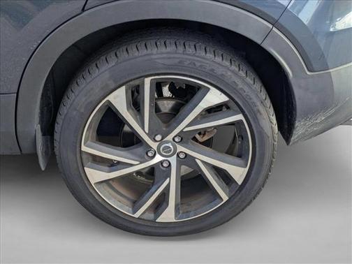 Denim Blue Metallic 2022 Volvo XC40 T5 R-Design