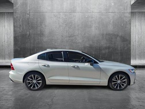 2021 Volvo S60 T5 Momentum
