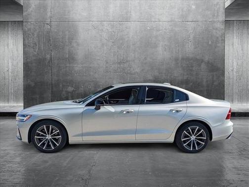 2021 Volvo S60 T5 Momentum