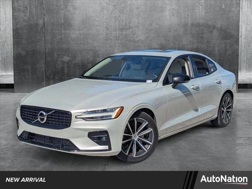 2021 Volvo S60 T5 Momentum