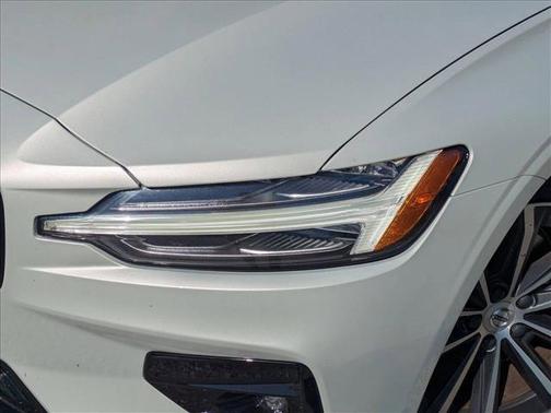 2021 Volvo S60 T5 Momentum