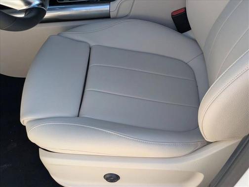 Polar White 2026 Mercedes-Benz GLB 250 Base