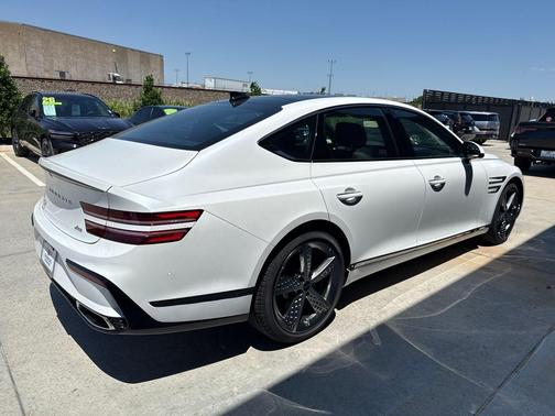 Uyuni White 2026 Genesis G80 2.5T