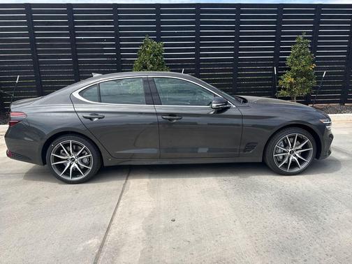 Makalu Gray 2026 Genesis G70 2.5T
