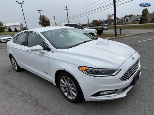 2017 Ford Fusion Hybrid SE